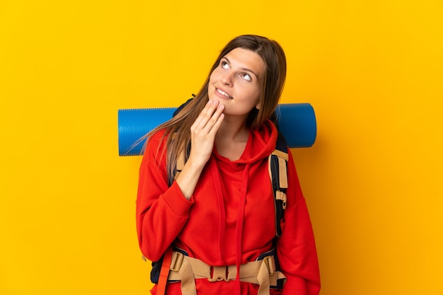 Fille de sport sur fond isolé