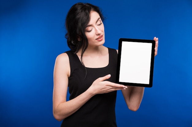 Fille avec la tablette