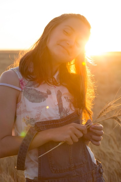 Fille sur le terrain