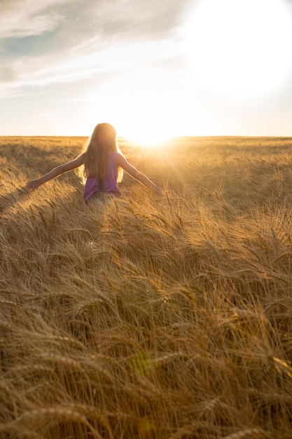 Fille sur le terrain