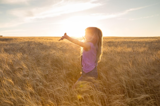 Fille sur le terrain