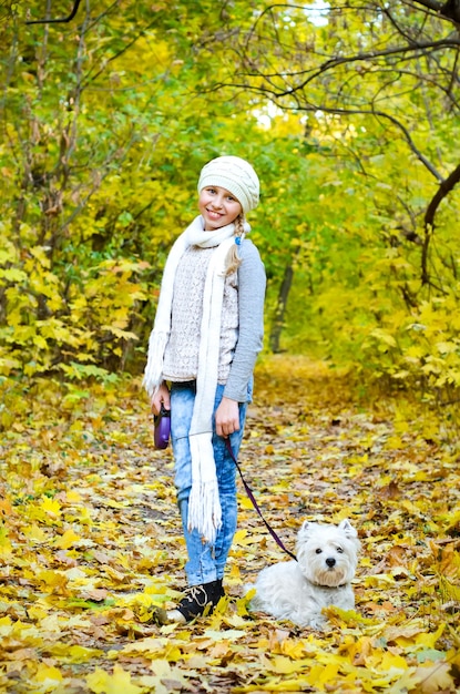 Fille avec terrier