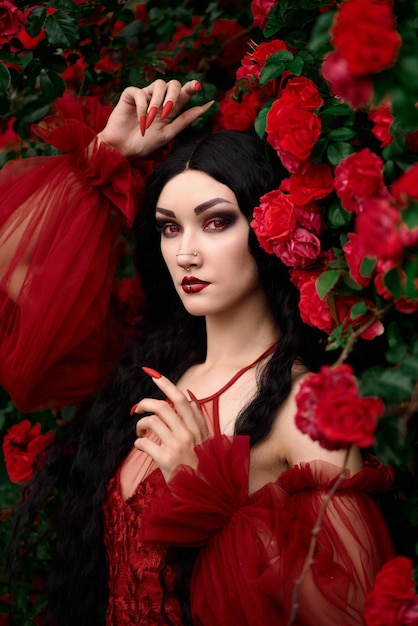 Fille vampire sur fond de roses rouges