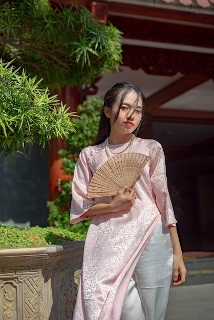 une fille vietnamienne avec Ao dai