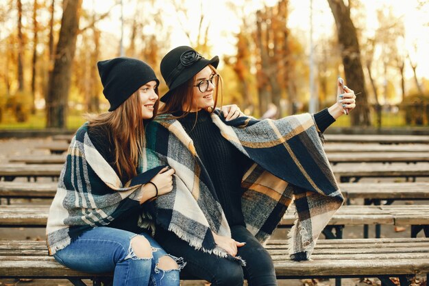 filles dans la ville