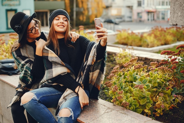 filles dans la ville