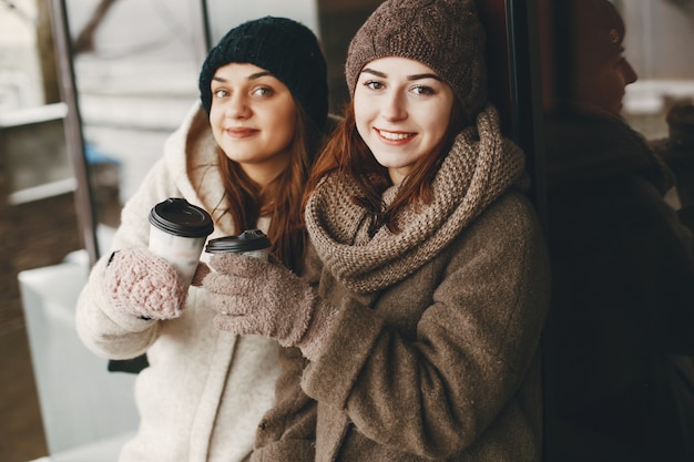 Les filles avec du café