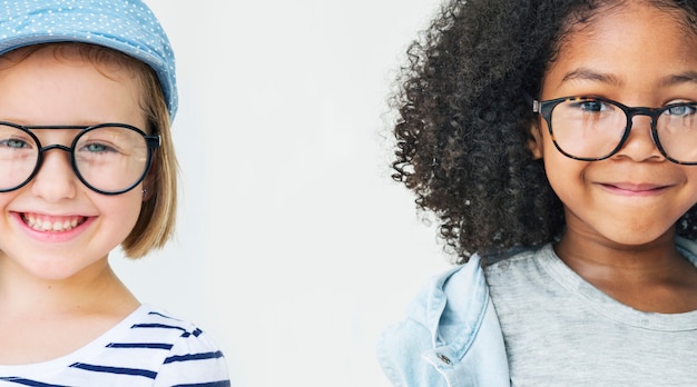 Filles avec des lunettes