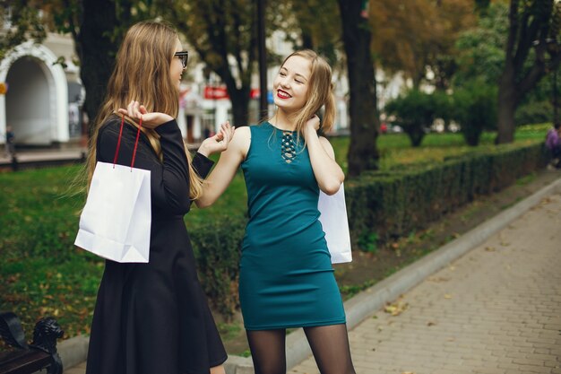 filles avec des paquets