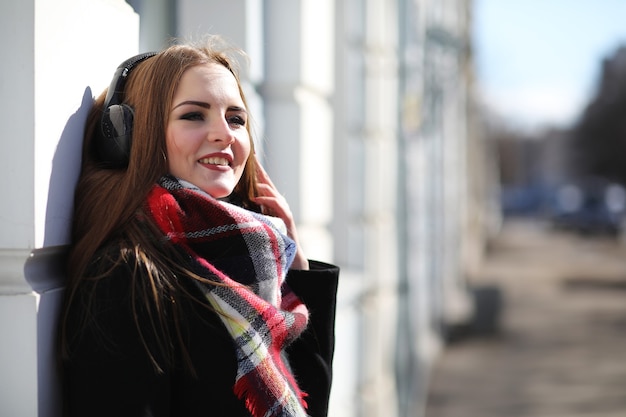 Filles en promenade par beau temps