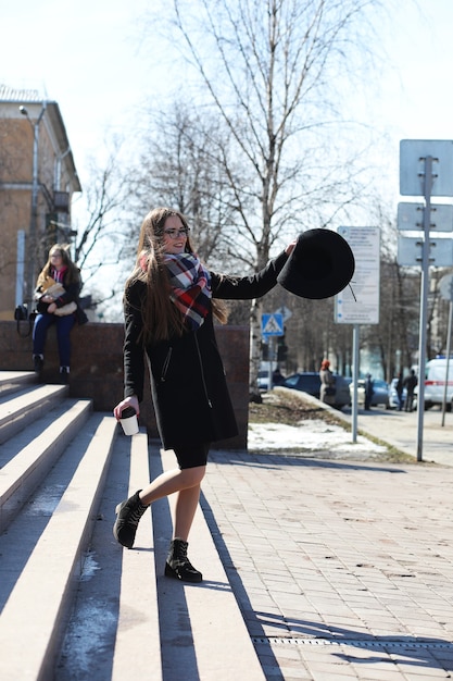 Filles en promenade par beau temps