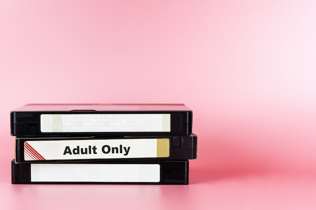 Film pour adultes seulement étiqueté sur Video Tape