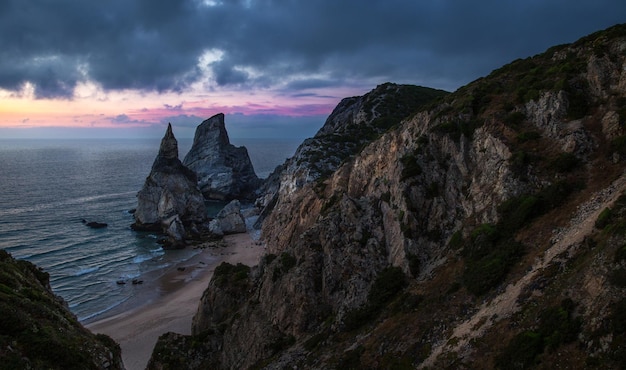 Fin de journée sur la plus belle plage du portugal ursa beach