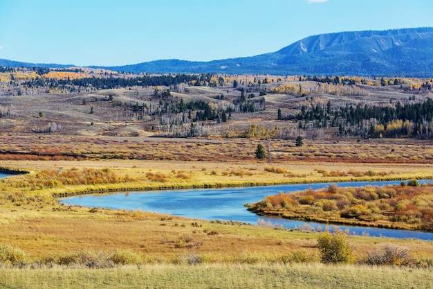 Fin de la saison d'automne dans les montagnes