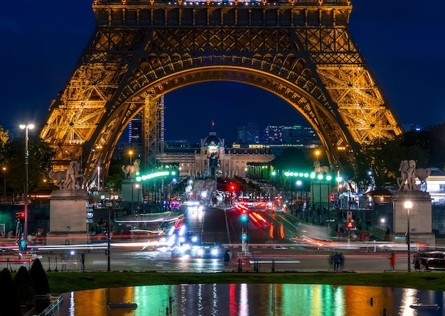 Fin de soirée près de la Tour Eiffel