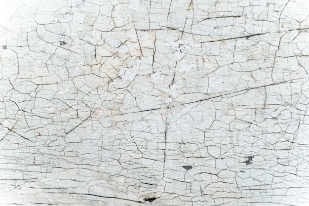 Fissure de couleur blanche sur le vieux motif de surface en bois pour la texture de peinture de planche de bois fissurée de fond