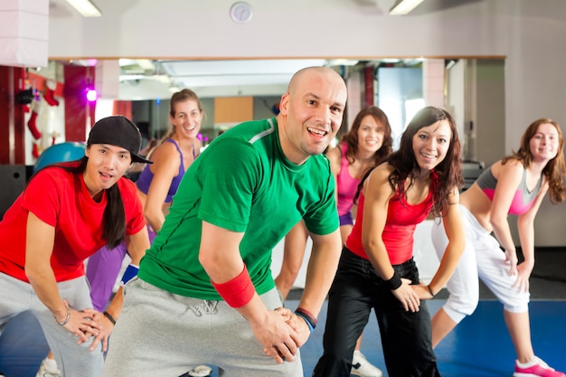 Fitness - Entraînement de danse Zumba dans un gymnase