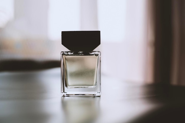 Flacon de parfum élégant Cosmétiques et soins du corps