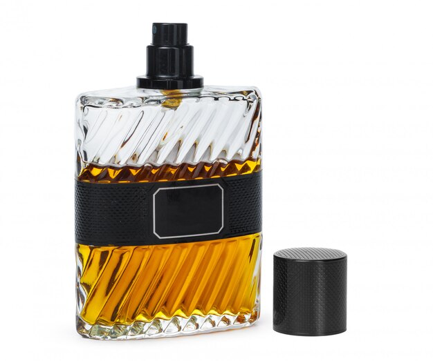 Flacon de parfum isolé sur fond blanc