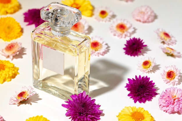 Flacon de parfum pour femme en boutons floraux se bouchent