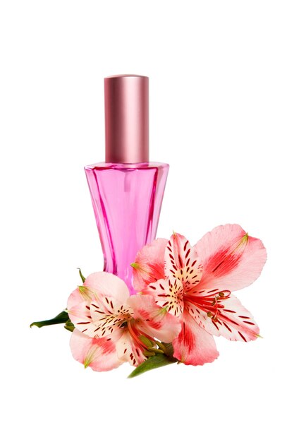 Flacon de parfum rose isolé sur fond blanc