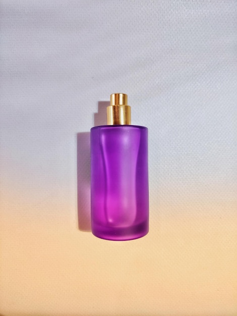 Flacon de parfum violet