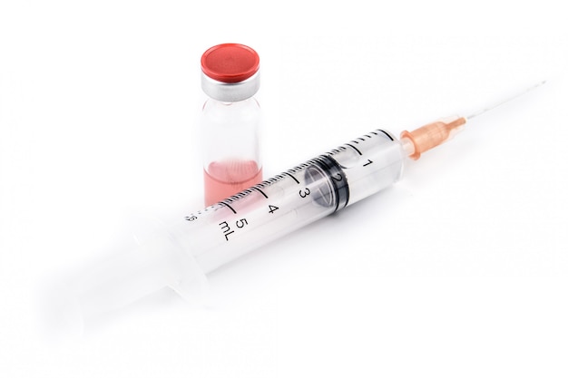 Flacon de vaccin contre la grippe et la rougeole avec injection de seringue pour vaccination