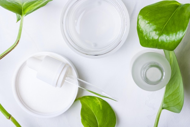 Flacons en verre blanc pour cosmétiques bio naturels