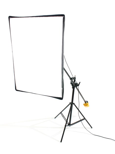 Photo flash de studio sur fond blanc