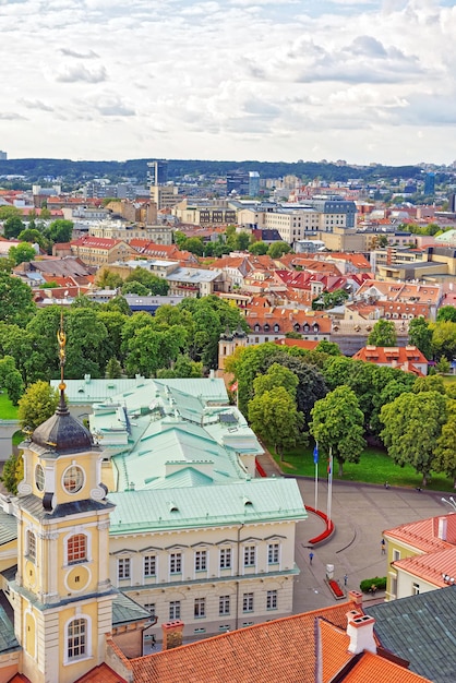 Flèche de l'Observatoire de l'Université de Vilnius et Palais présidentiel, Vilnius, Lituanie