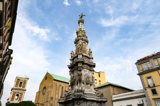 Flèche de la Vierge Immaculée à Naples Italie