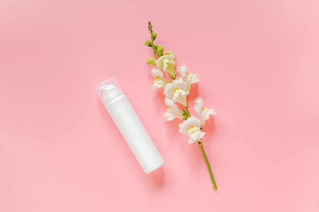 Fleur blanche et cosmétique