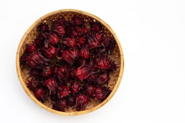 Fleur de Roselle dans le panier en bambou