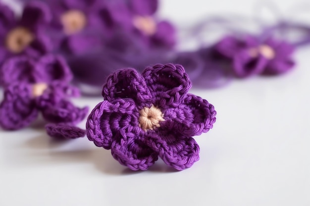 Fleur violette au crochet fabriquée par la société violette au crochet