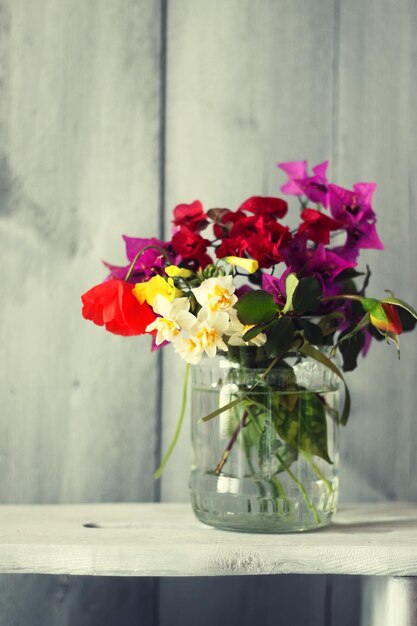Des fleurs dans un vase