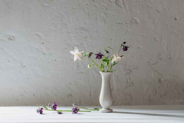 Fleurs dans un vase