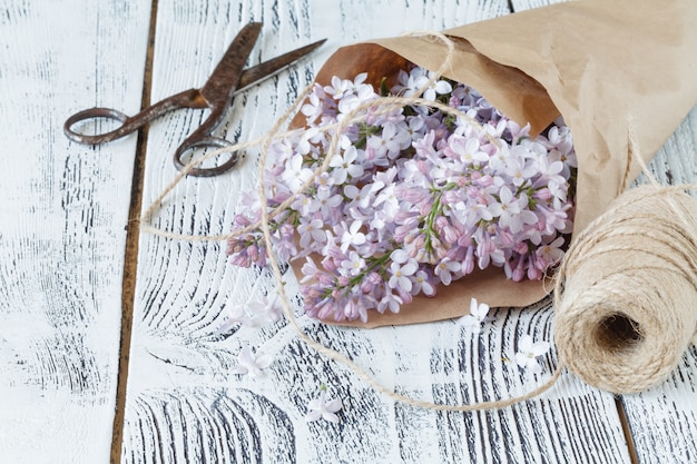 Fleurs lilas comme présentes