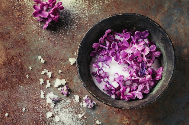 Fleurs lilas en sucre