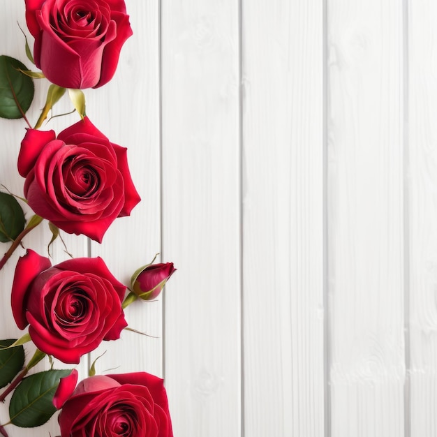 Des fleurs de roses rouges sur un fond de bois blanc Carte de vœux romantique pour la Saint-Valentin