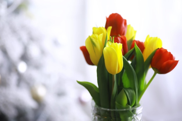 Fleurs vacances de printemps et concept de décoration à la maison Bouquet de belles tulipes fond floral