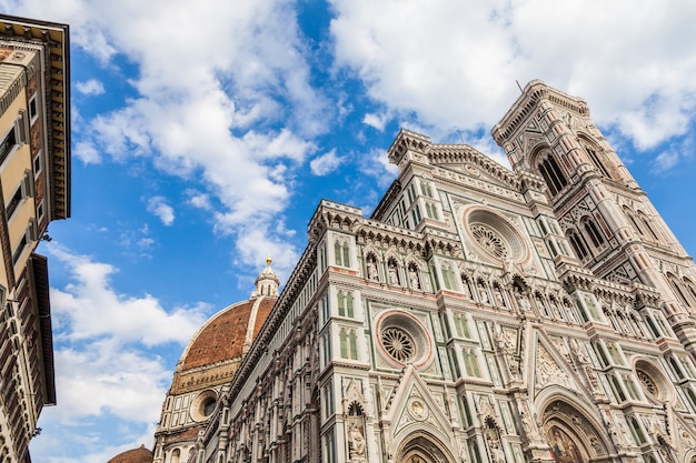 Florence, Italie. Détail du Duomo par une belle journée ensoleillée mais sans ombre sur la façade (très rare !)