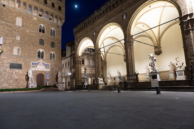 Florence Italie Vers juin 2021 architecture illuminée la nuit Piazza della Signoria Signoria Square Scène urbaine à l'extérieur personne