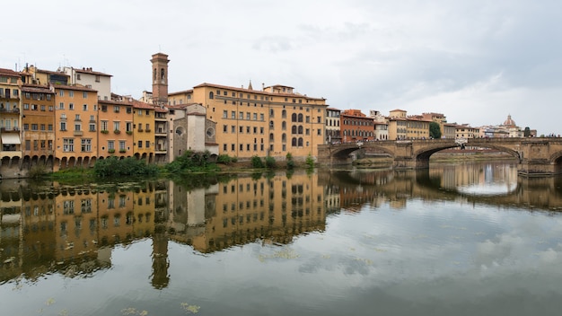 Florence, vue sur le fleuve Arno