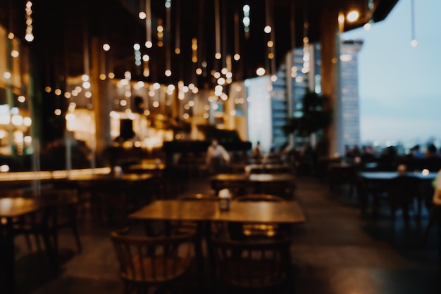 flou abstrait et bar de nuit défocalisé et restaurant pour le fond