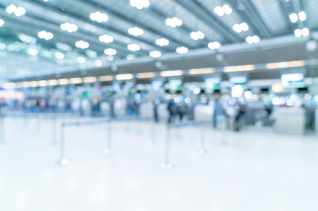 Flou abstrait et intérieur du terminal de l'aéroport défocalisé