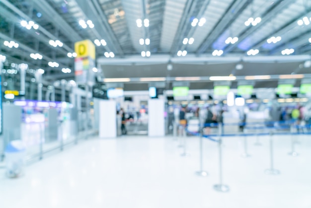 Flou abstrait et intérieur du terminal de l'aéroport défocalisé