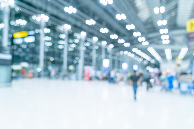 Flou abstrait et intérieur du terminal de l'aéroport défocalisé