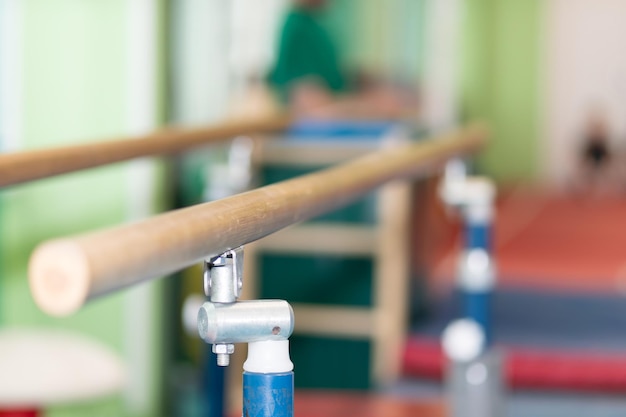 Flou d'entraînement jeune athlète de sport de formation solide flexible bien-être gymnaste salle de gym