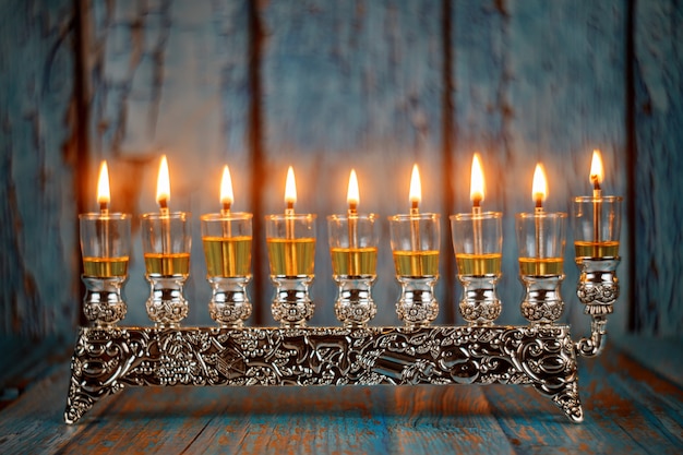 Flou lumineux de Hanoukka Menorah