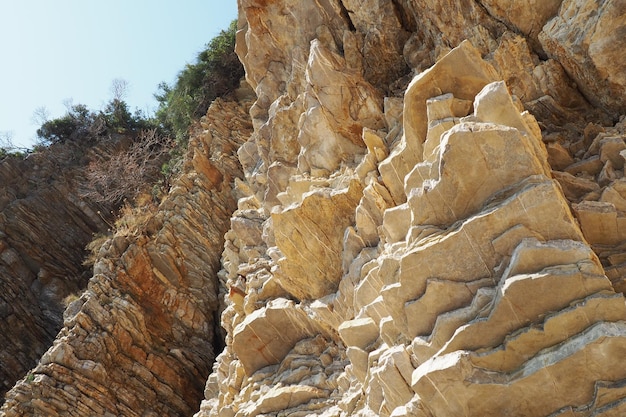 Le flysch est une série de roches sédimentaires marines d'origine principalement clastique et caractérisées par l'alternance de couches lithologiques Balkans Monténégro Plage de Budva Mogren